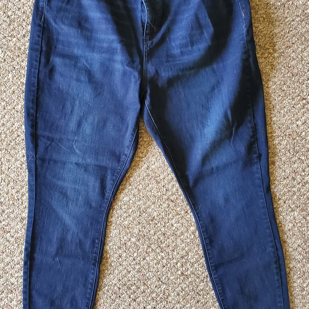 Levi's midrise skinny 18M